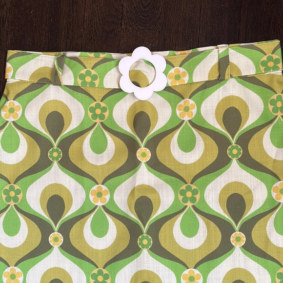 Vintage Inspired Carnaby Lime Mini Skirt with Flower Belt Buckle - Picture 2 of 5